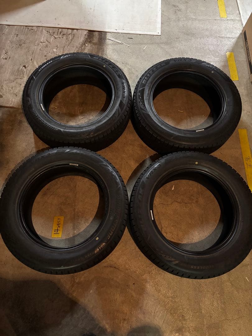 ブリヂストンスタッドレスタイヤ VRX3 185/60R15 ４本セット