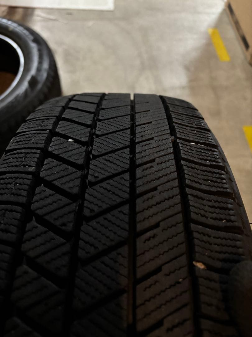 ブリヂストンスタッドレスタイヤ VRX3 185/60R15 ４本セット