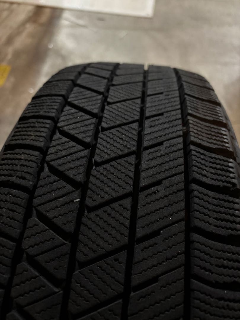 ブリヂストンスタッドレスタイヤ VRX3 185/60R15 ４本セット