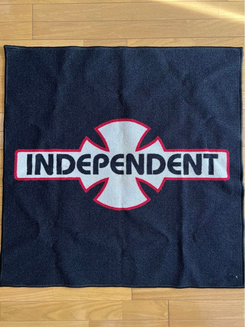 INDEPENDENT ラグ