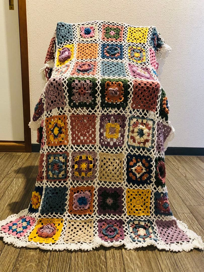 立体花柄モチーフ編みのブランケット