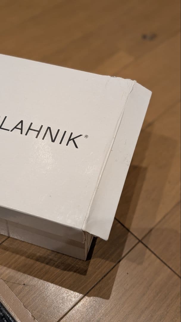 MANOLO BLAHNIK ヘビ柄スリングバックパンプス