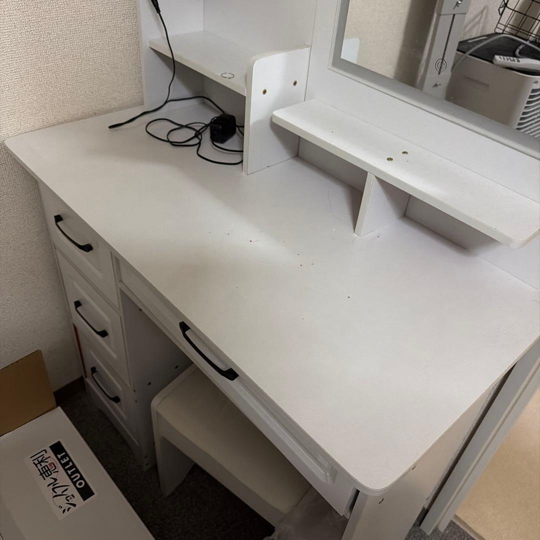ホワイト木製ドレッサー ミラー付き