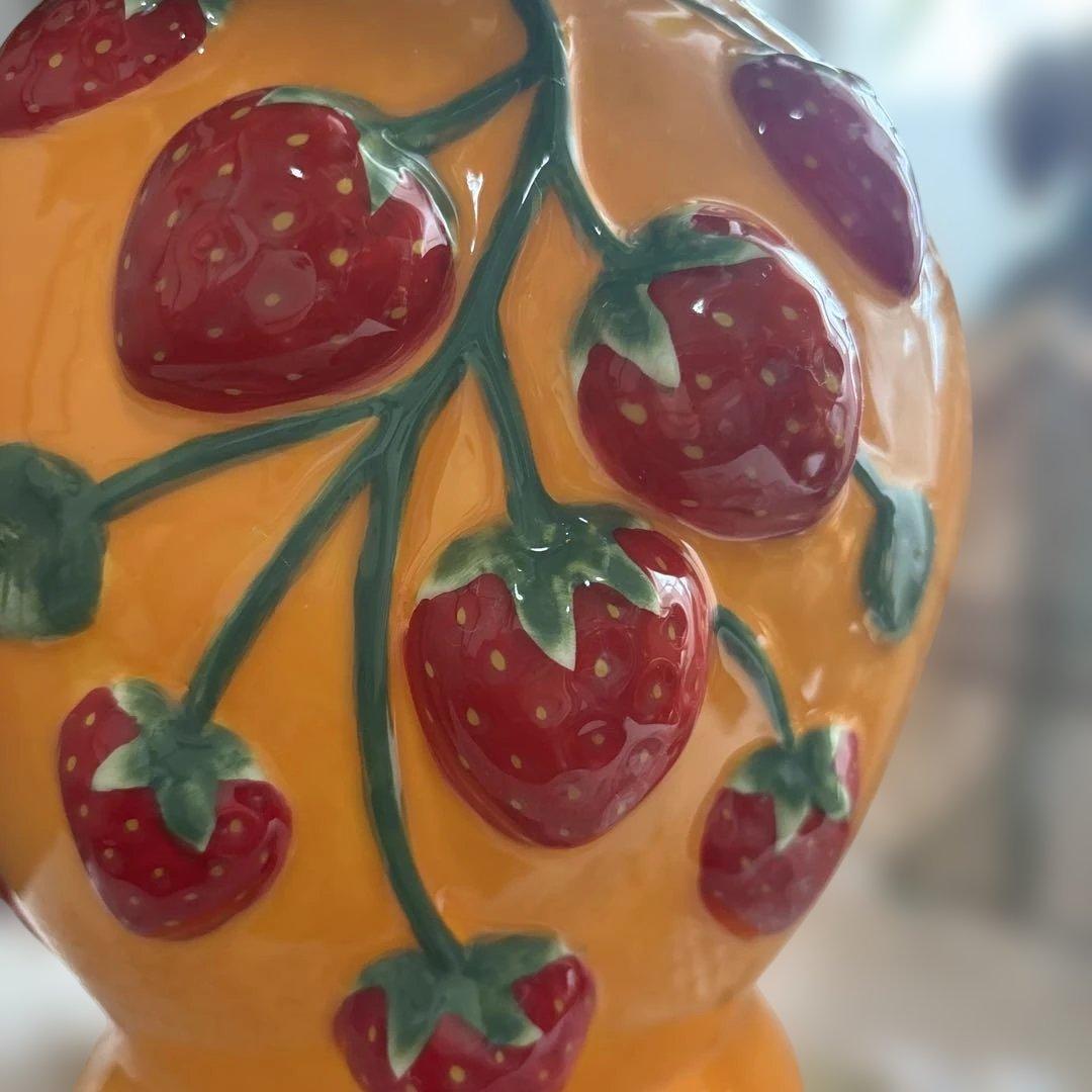 MacKenzie-Childs 2026新商品 いちごデザイン 陶器製花瓶