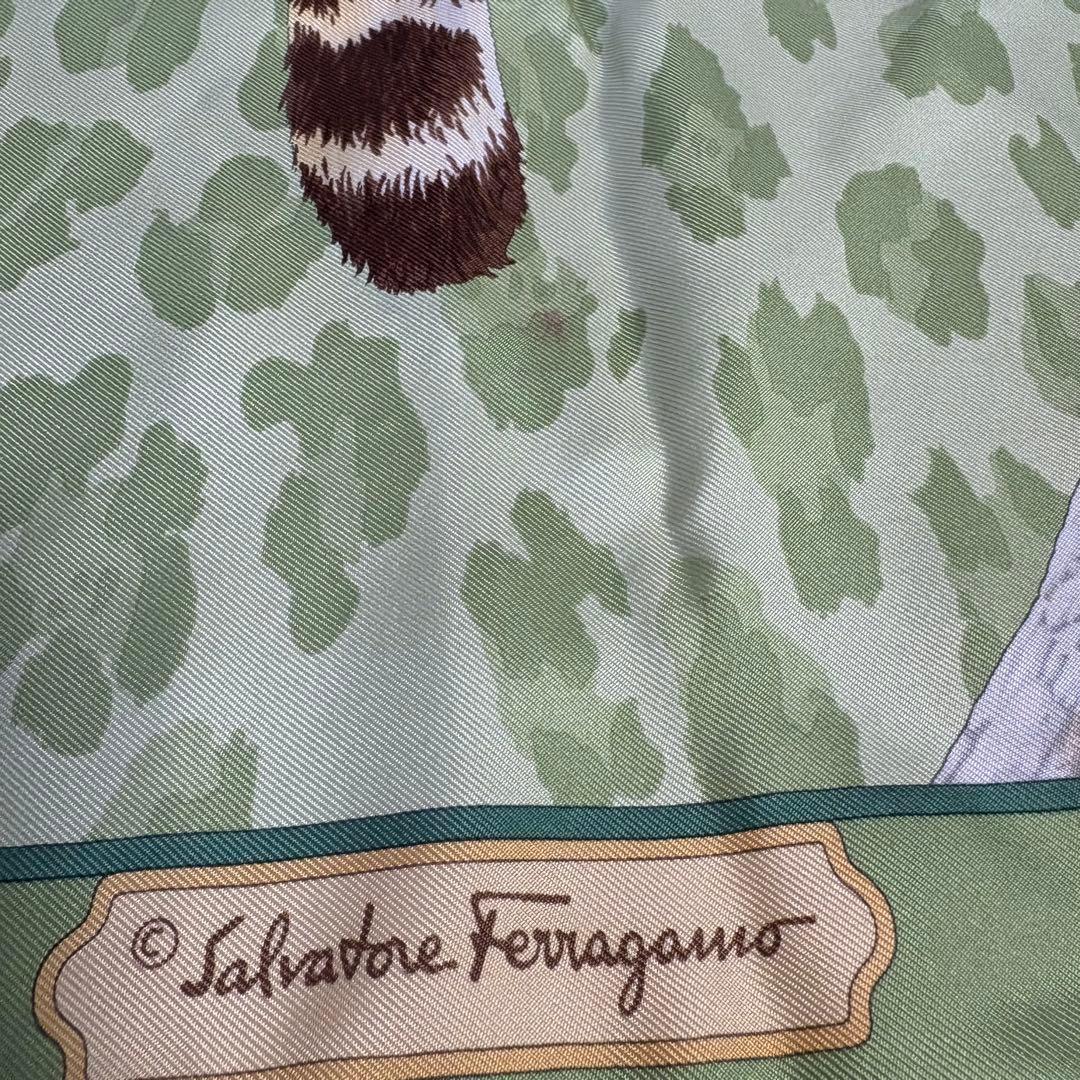 サルヴァトーレフェラガモ シルク イタリア製 動物 大判スカーフ ストール