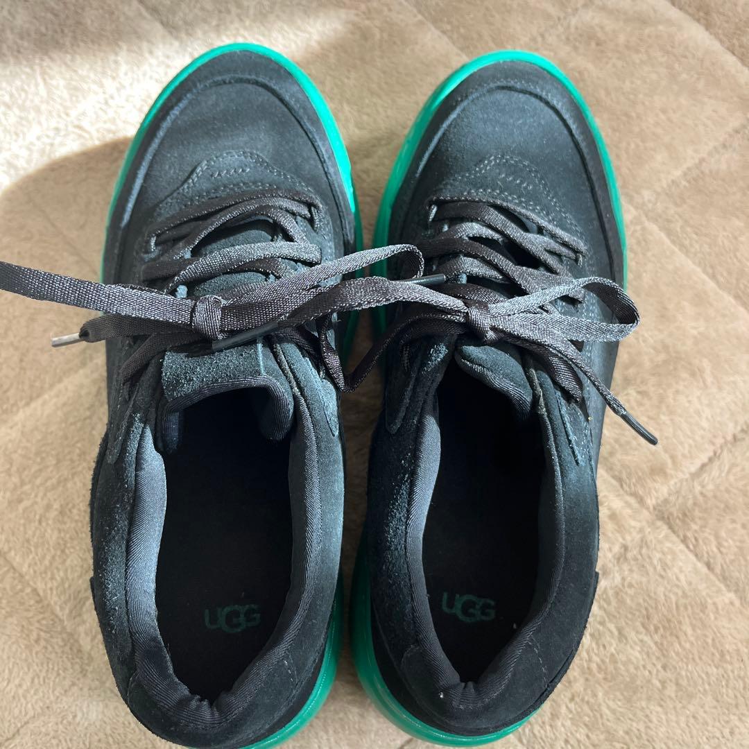 新品 アグ UGG 厚底スニーカー 黒×緑 25センチ