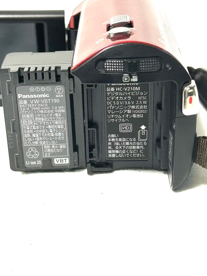 Panasonic HC-V210M レッド
