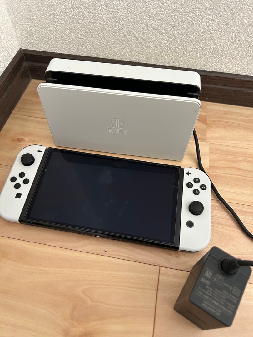 【美品】Nintendo Switch 本体 白/黒