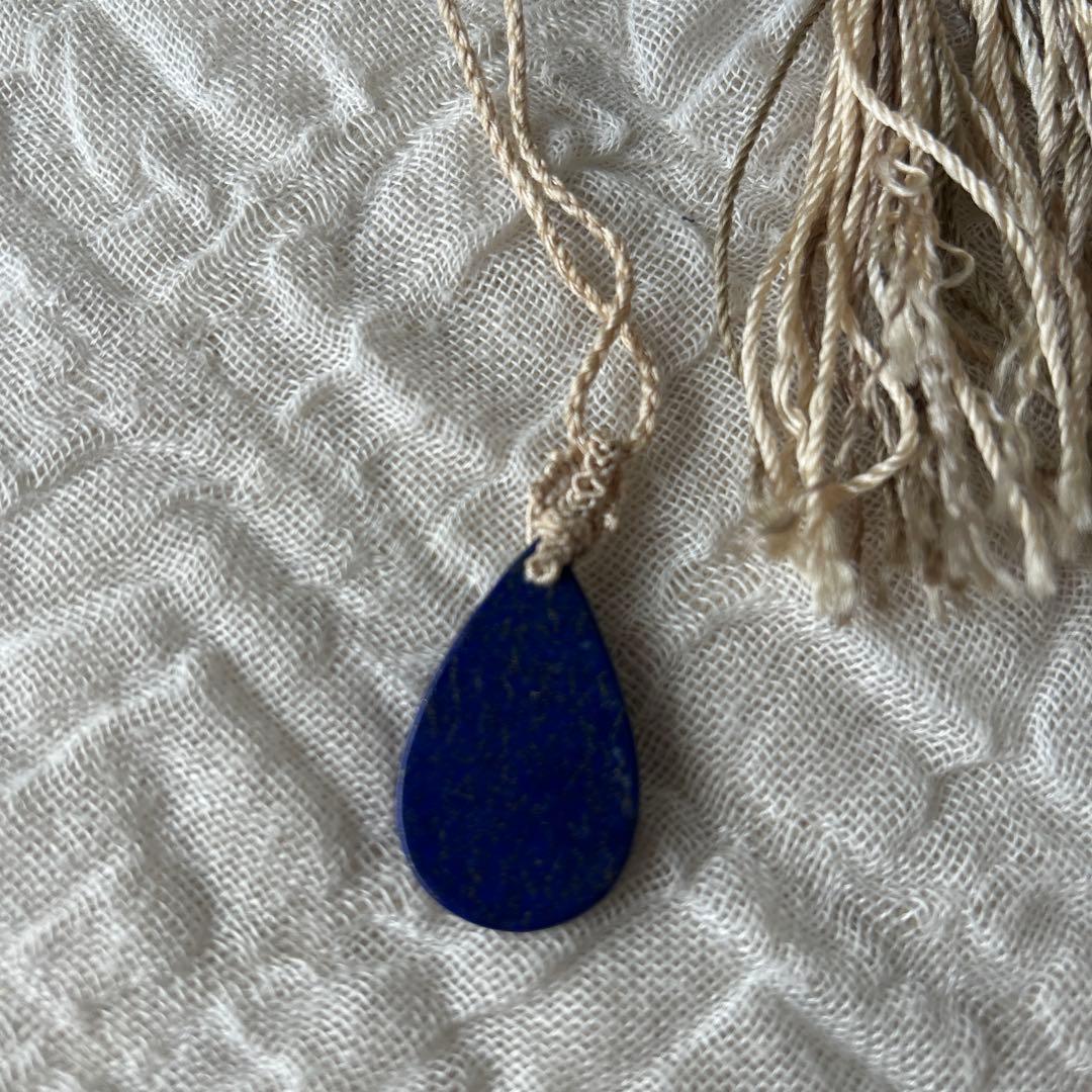 ラピスラズリ　マクラメ編みペンダント　絹糸　水晶