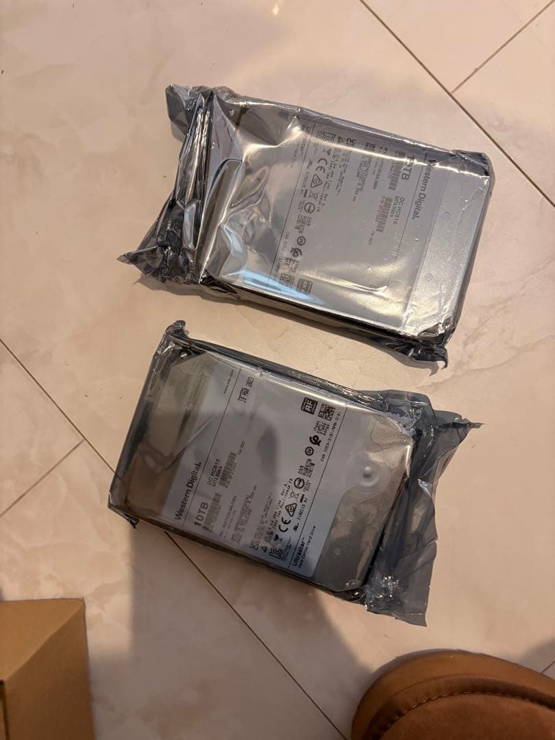 Western Digital DC HC510 10TB HDD（2個）