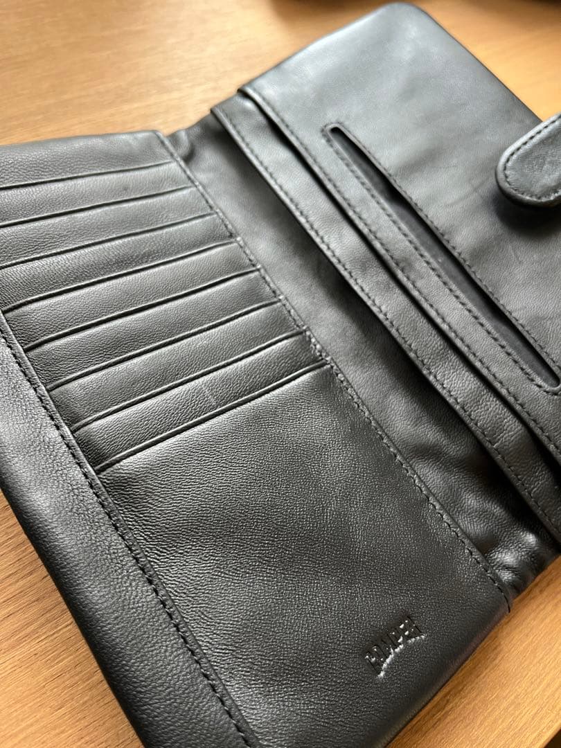 ブラック キルティング 二つ折り財布