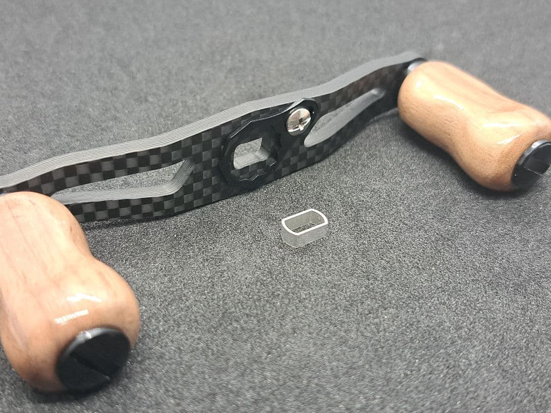 超軽量セット　カーボンハンドル ダイワ/アブ/シマノ 全長95mm軸間85mm