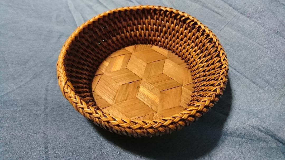 インドネシアの手編みかご