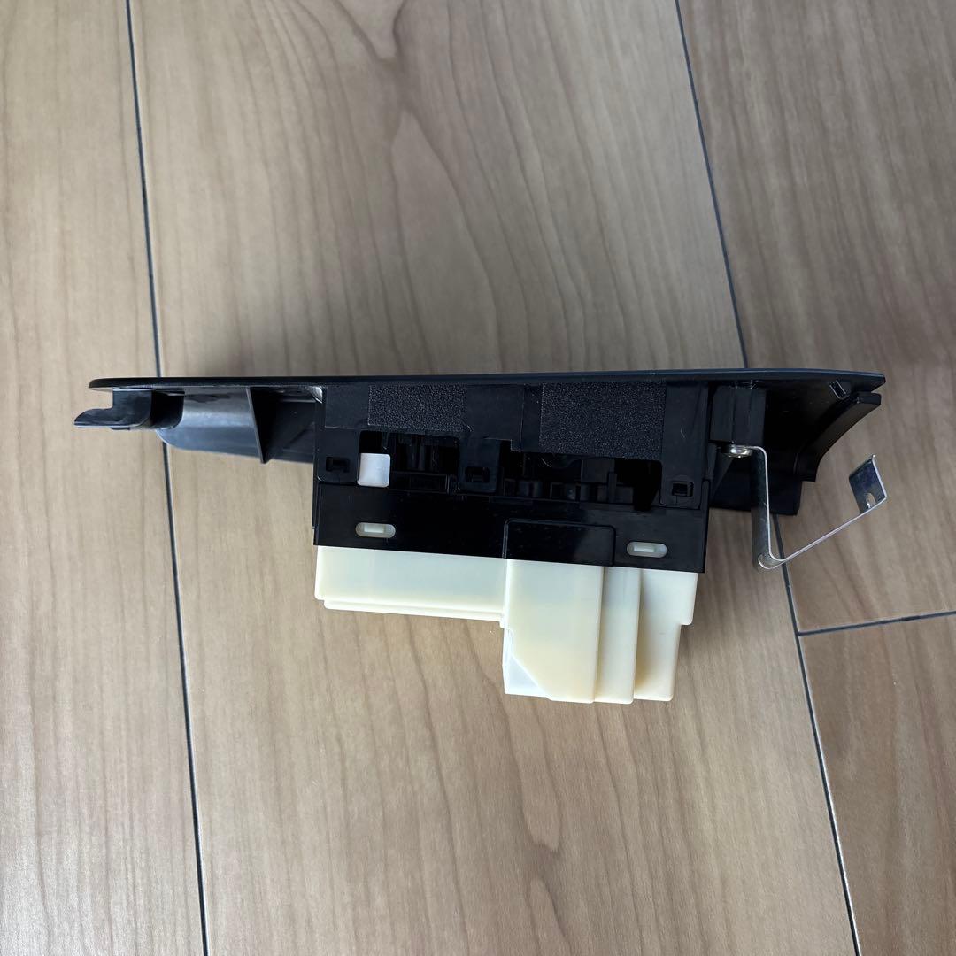 三菱ふそうスーパーグレイト、パワーウインドスイッチ　MK541797