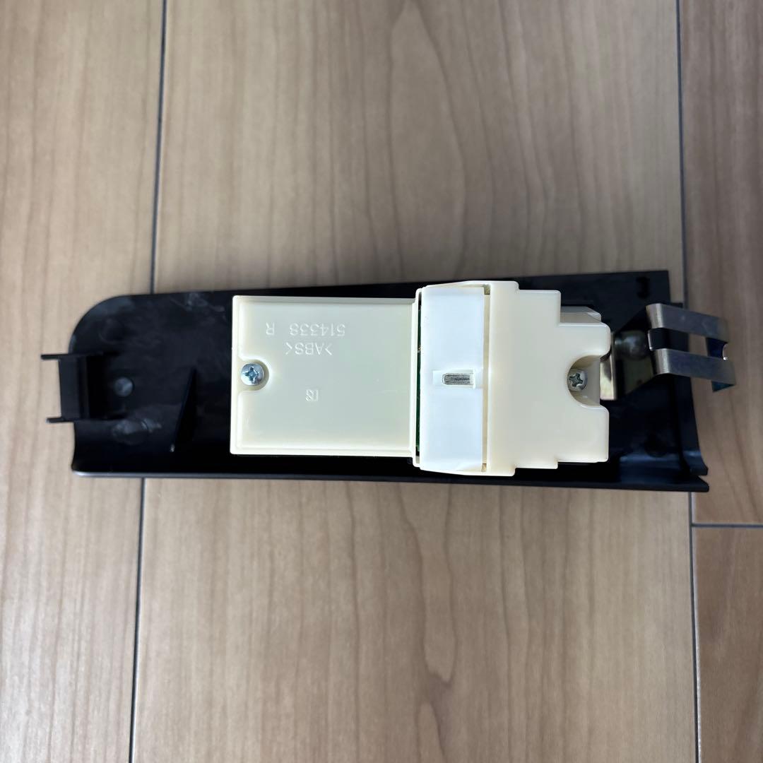三菱ふそうスーパーグレイト、パワーウインドスイッチ　MK541797