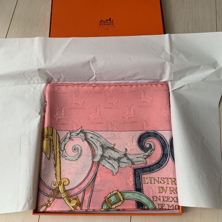 (整理番号37)HERMES エルメス スカーフ 箱付き
