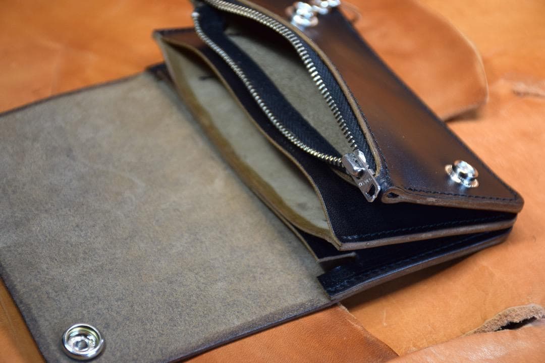 【MARYAM社 ホースバット】　トラッカーウォレット　ミドルサイズ　黒　茶芯