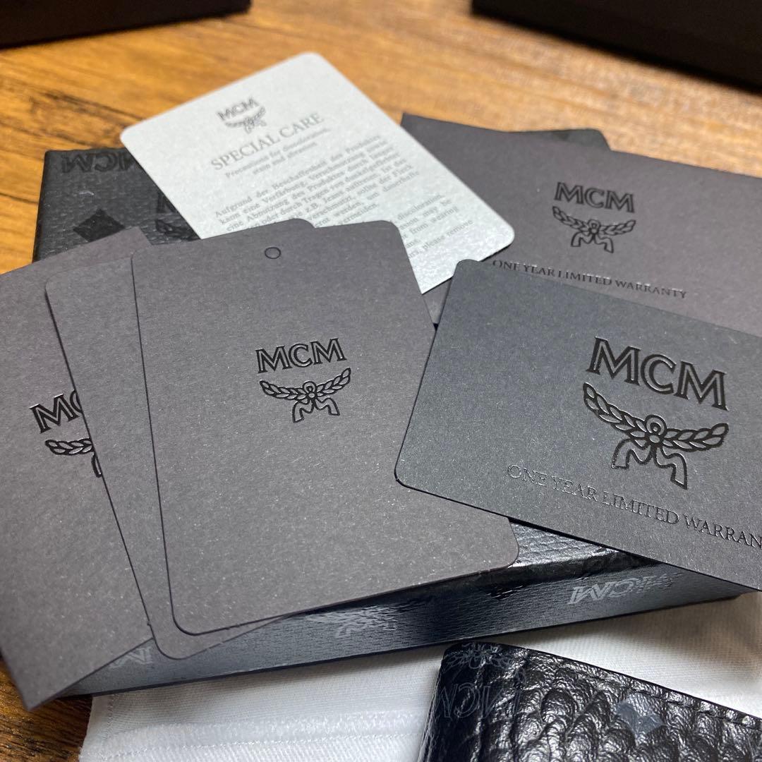 MCM 二つ折りウォレット　ポケット付き