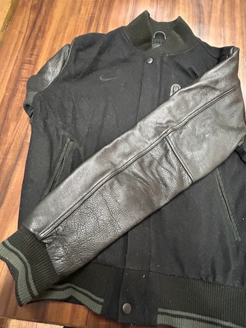 貴重❗️ブラジル代表　NIKE正規品・革ジャン（袖部分）・ブラック・Lサイズ