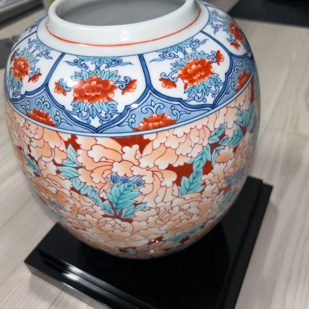 小笠原藤右衛門　提灯花瓶－赤濃牡丹尽くし