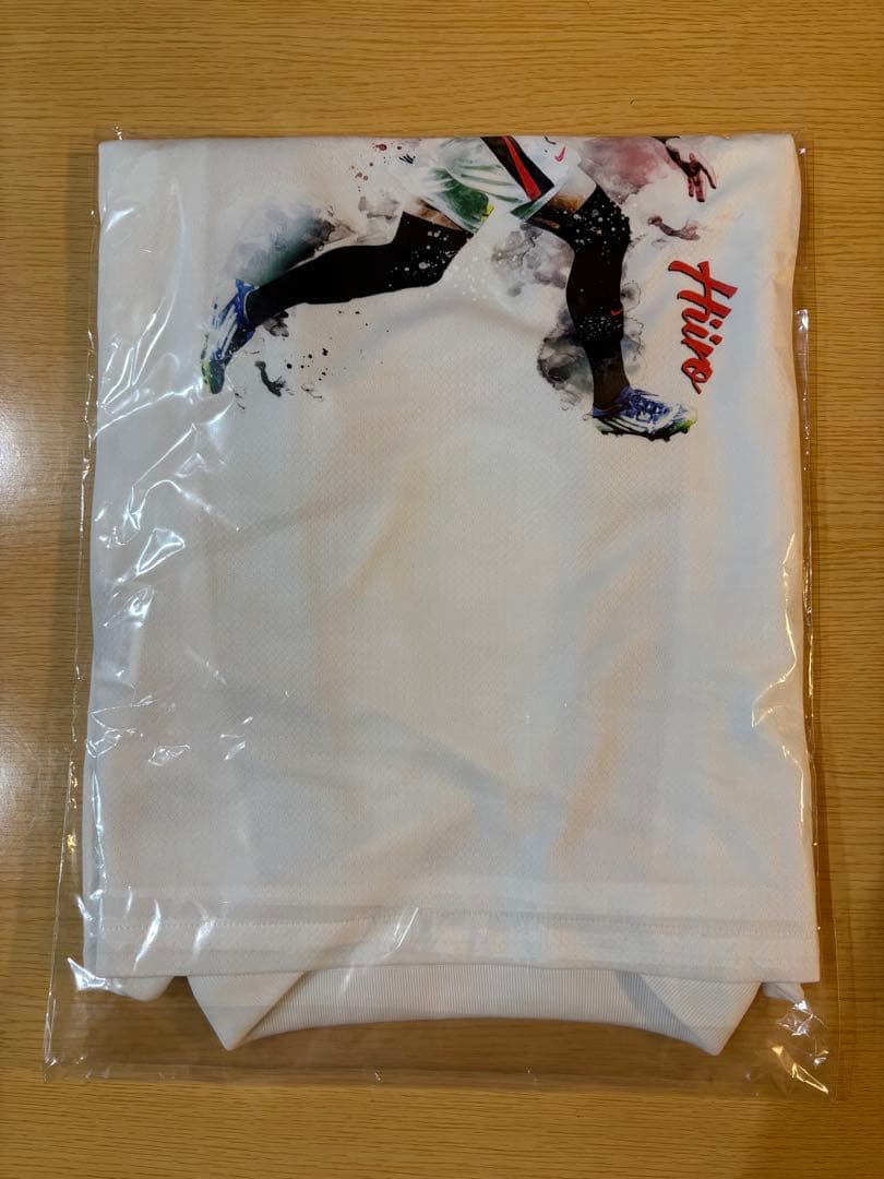 浦和レッズ　プレーヤーズアートユニフォーム直筆サイン入り　小森飛絢