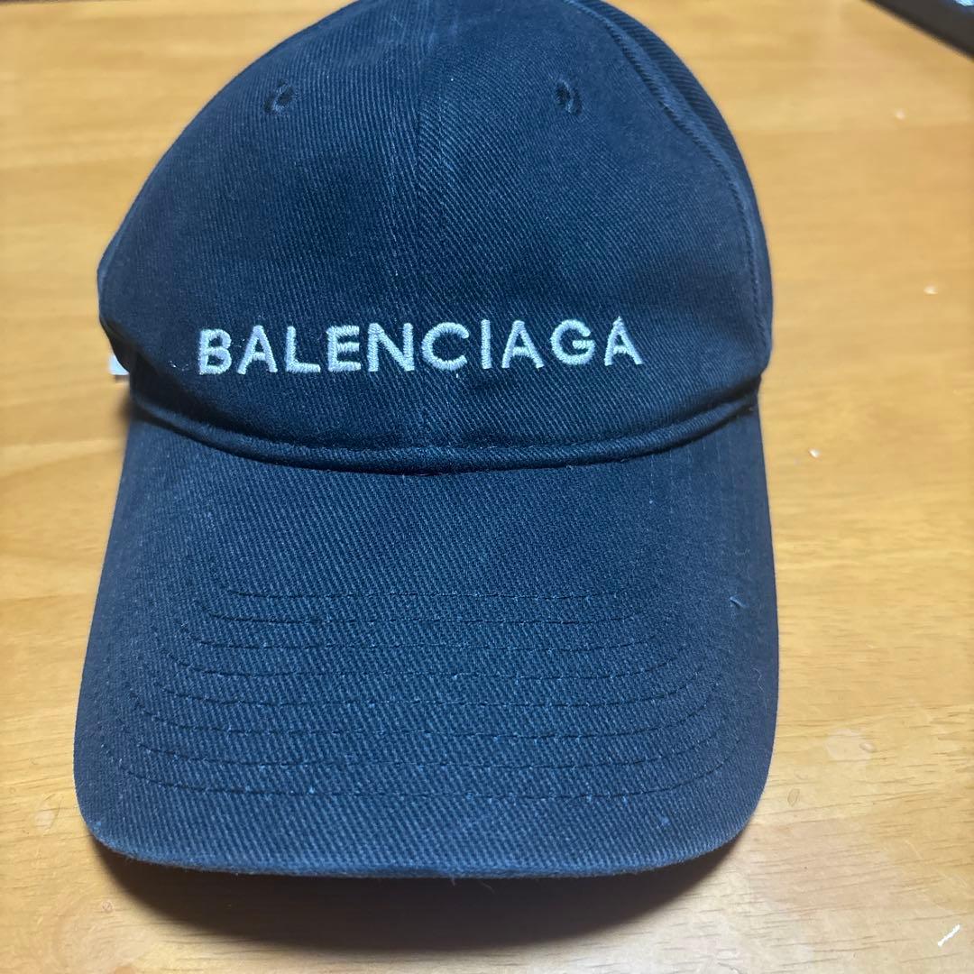 値下げ　BALENCIAGA ブラック刺繍キャップ