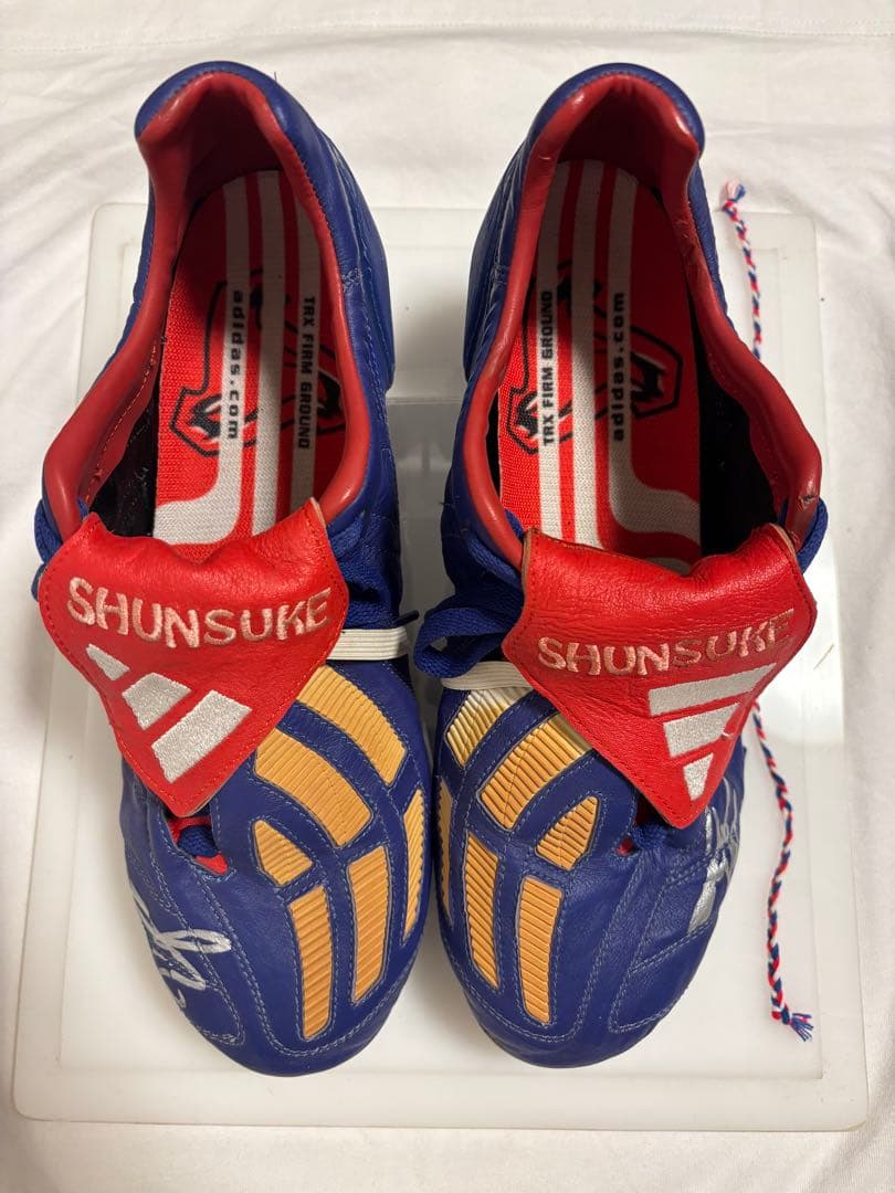 元サッカー日本代表、2002年中村俊輔選手着用サイン入りスパイク&ミサンガ