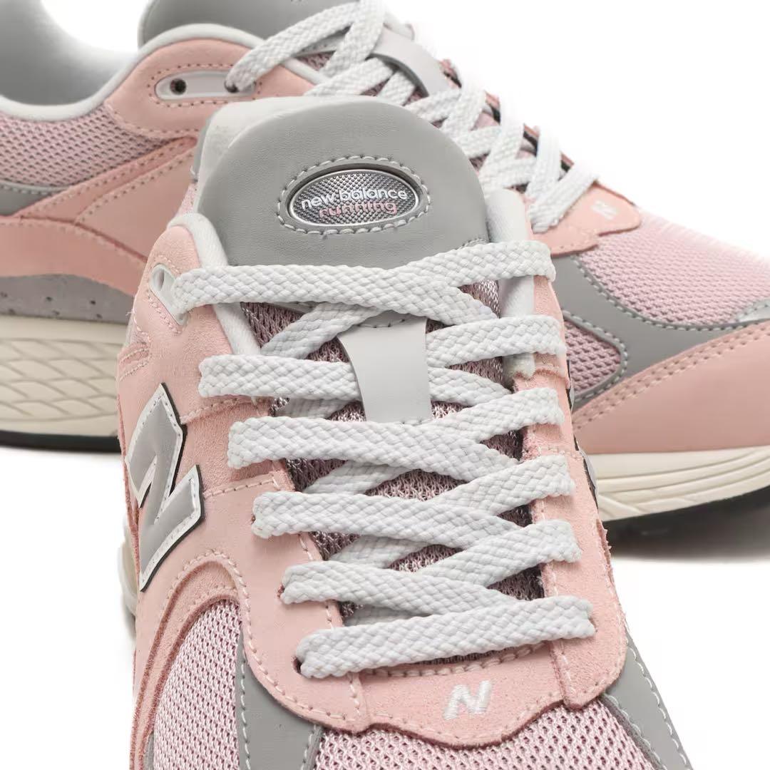 靴 New Balance M2002RFC