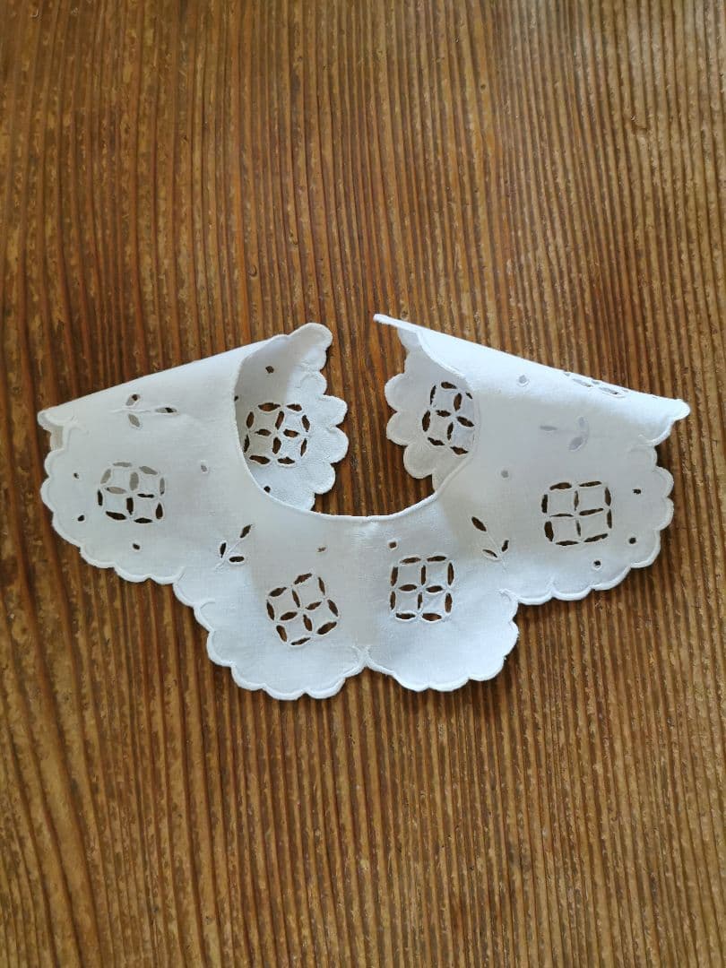 アンティーク オープンカットワーク花刺繍 アイレット スカラップスタイ 付け襟