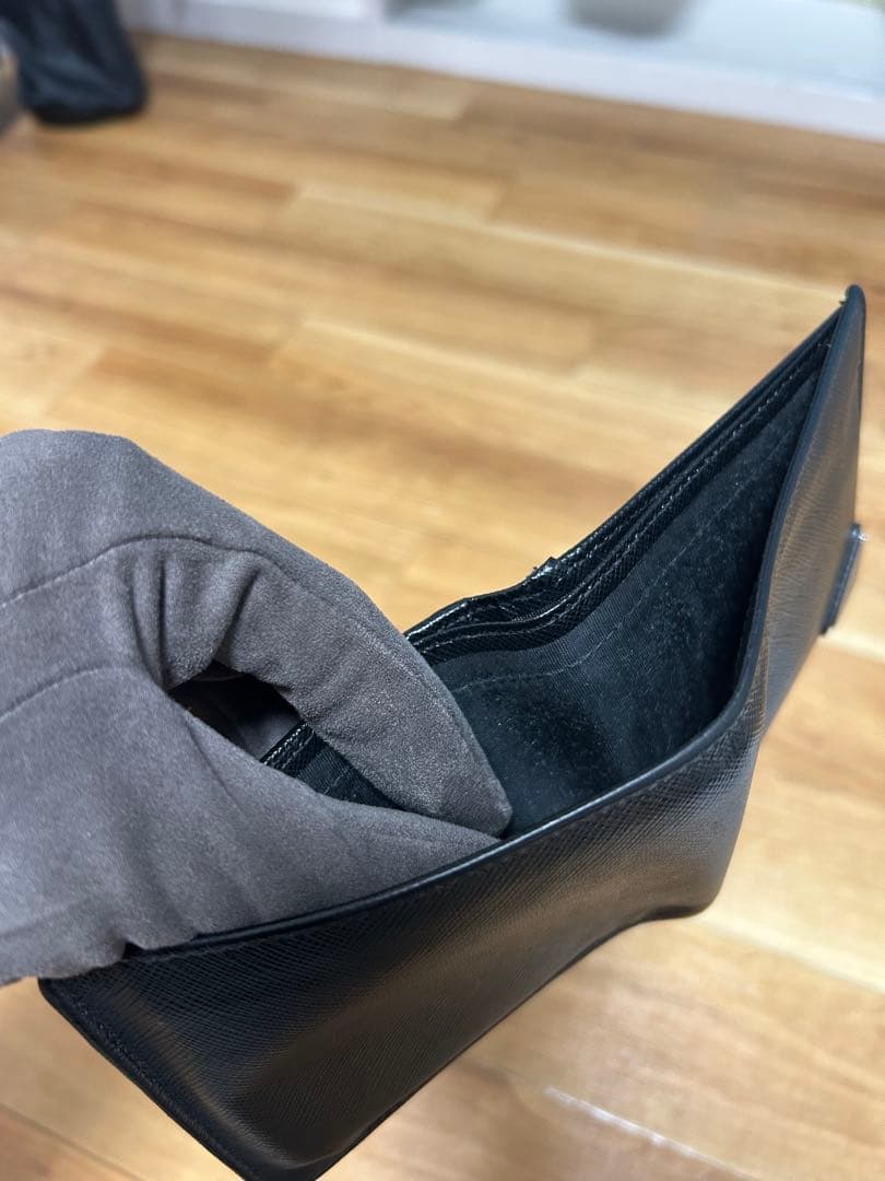 PRADA 二つ折り財布 サフィアーノレザー 三角ロゴ 黒