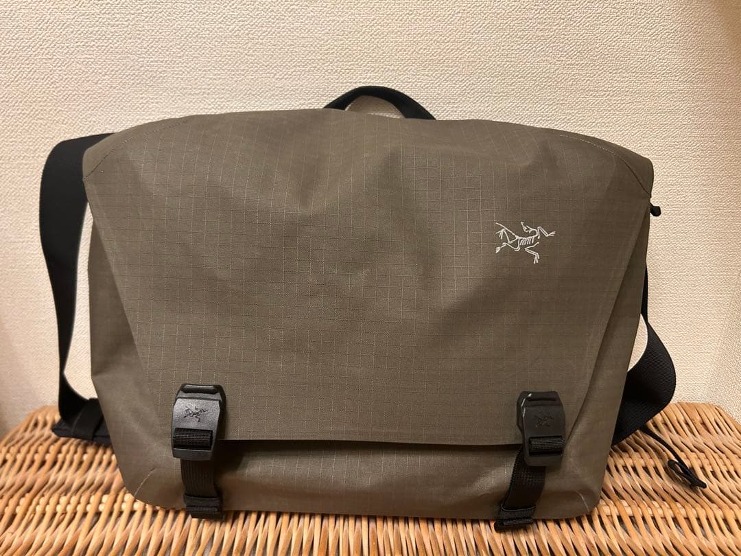 【極美品】ARC’TERYX Granville 10 Courier Bag