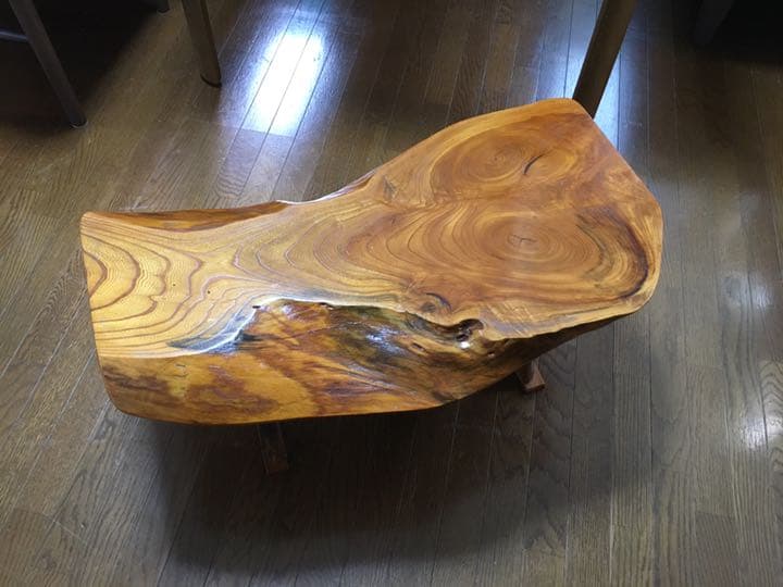 美品 天然の木でできたテーブル 7万円からお値下げ！