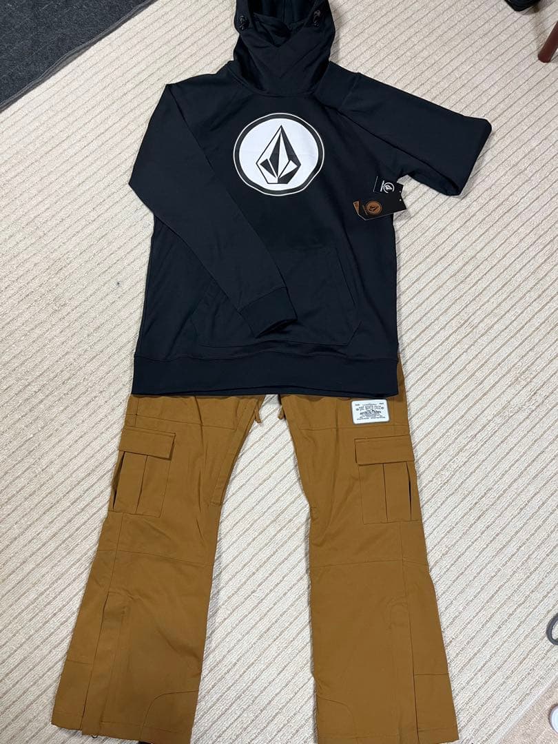VOLCOM スノーボード　フード付きスウェットウェア　Ｌサイズセット