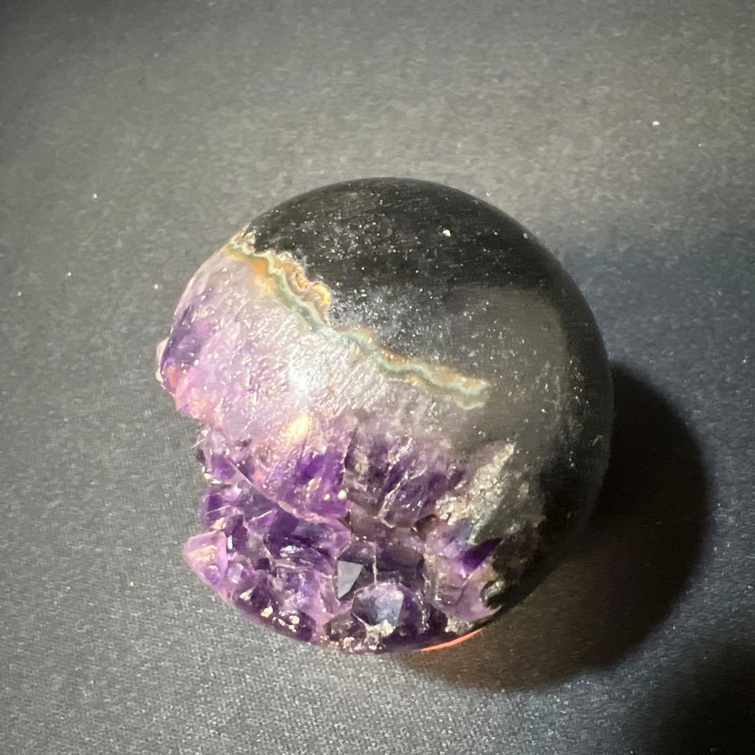 【縁起物】天然石 スマイルストーン アメジスト 笑い石 ジオード