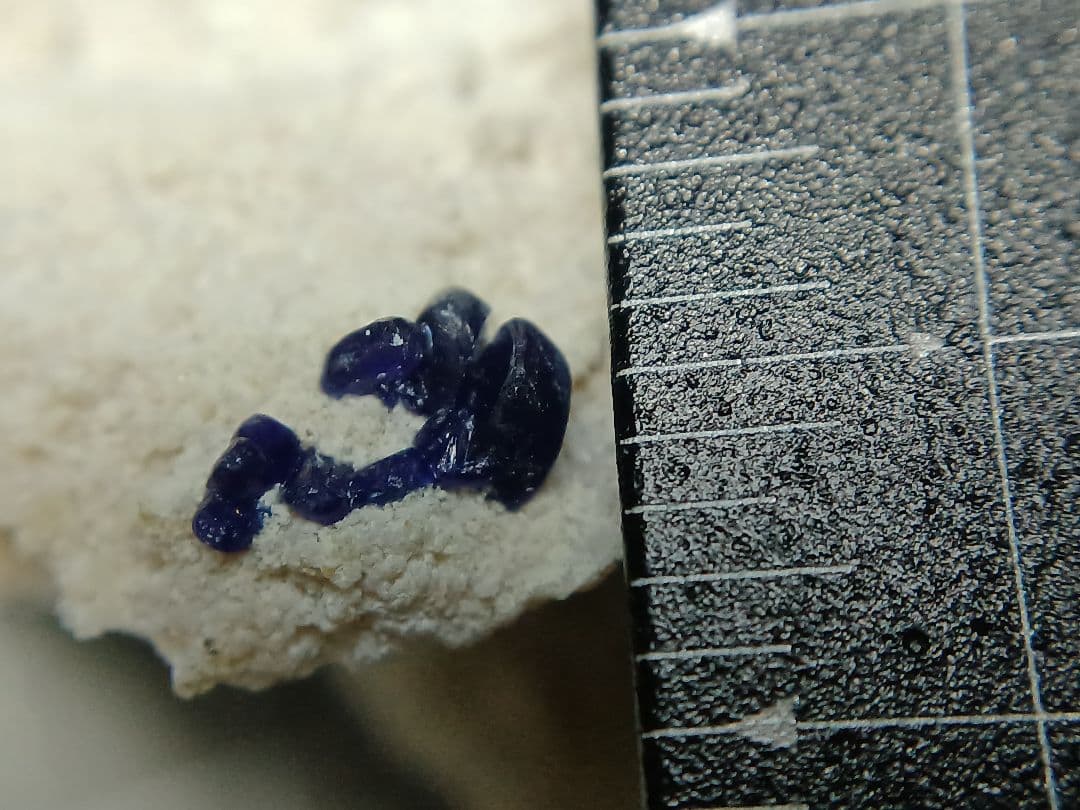 国産鉱物　逸見石　原石　ヘンミライト　Henmilite　鉱物標本