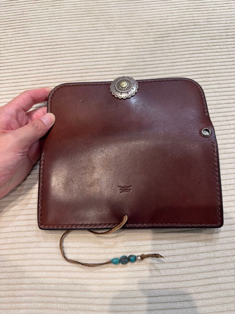 TADY & KING フラワーコンチョ付き ロングウォレット