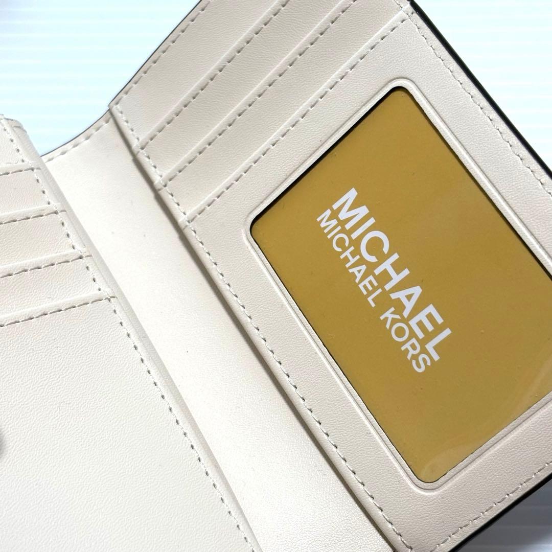 ⭐︎ 【新品、未使用品】かわいい♡マイケルコース 2つ折り財布　ホワイト