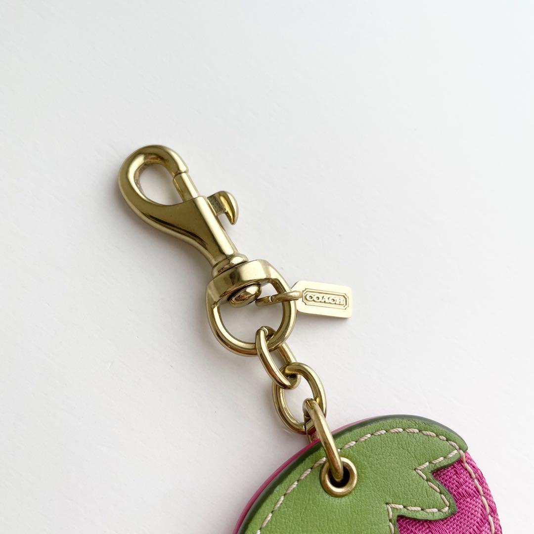 コーチ COACH ストロベリーチャーム キーホルダー シグネチャー ほぼ新品