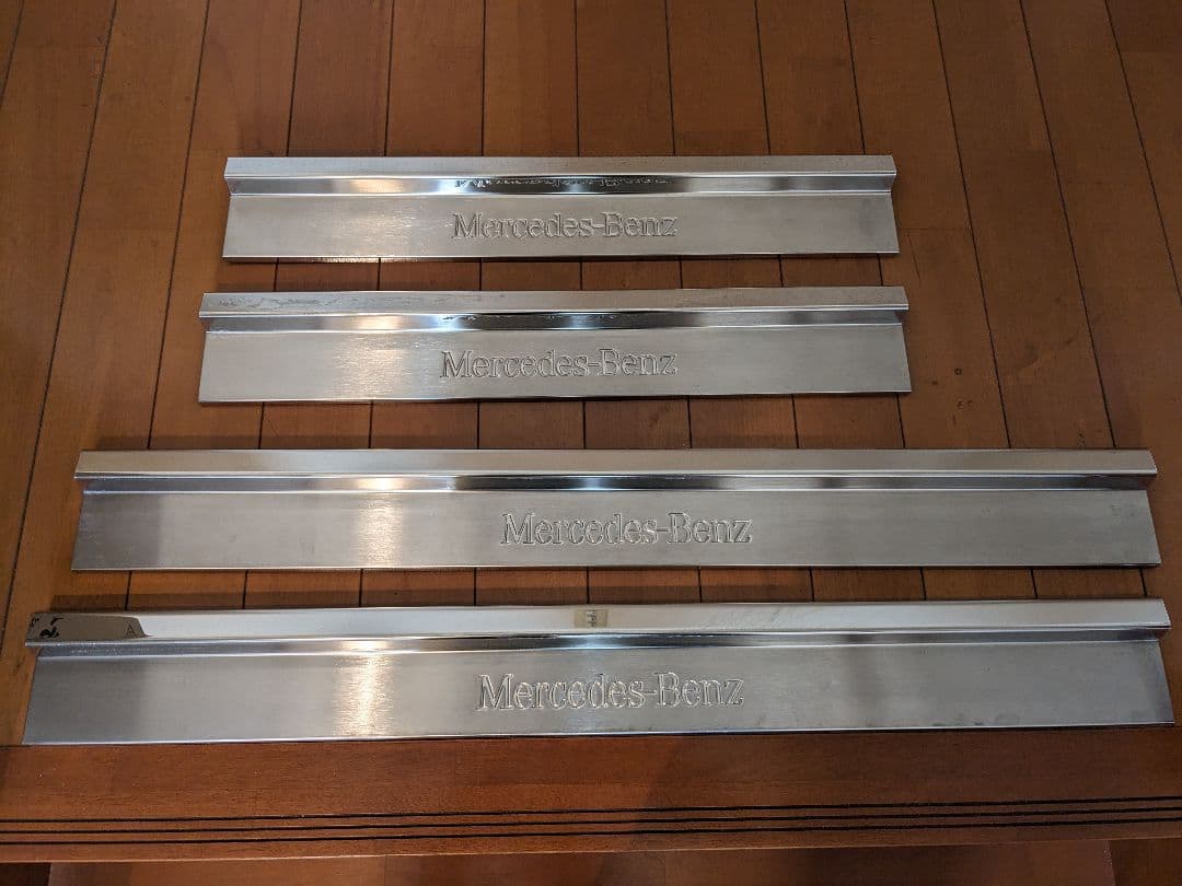 W123 Mercedes-Benz スカッフプレート 4枚セット