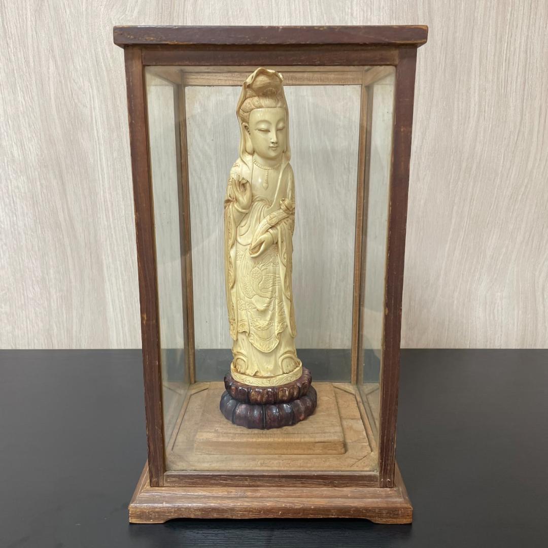中国古美術 仏教美術 観音菩薩像 天然素材 白素材 ガラスケース付き