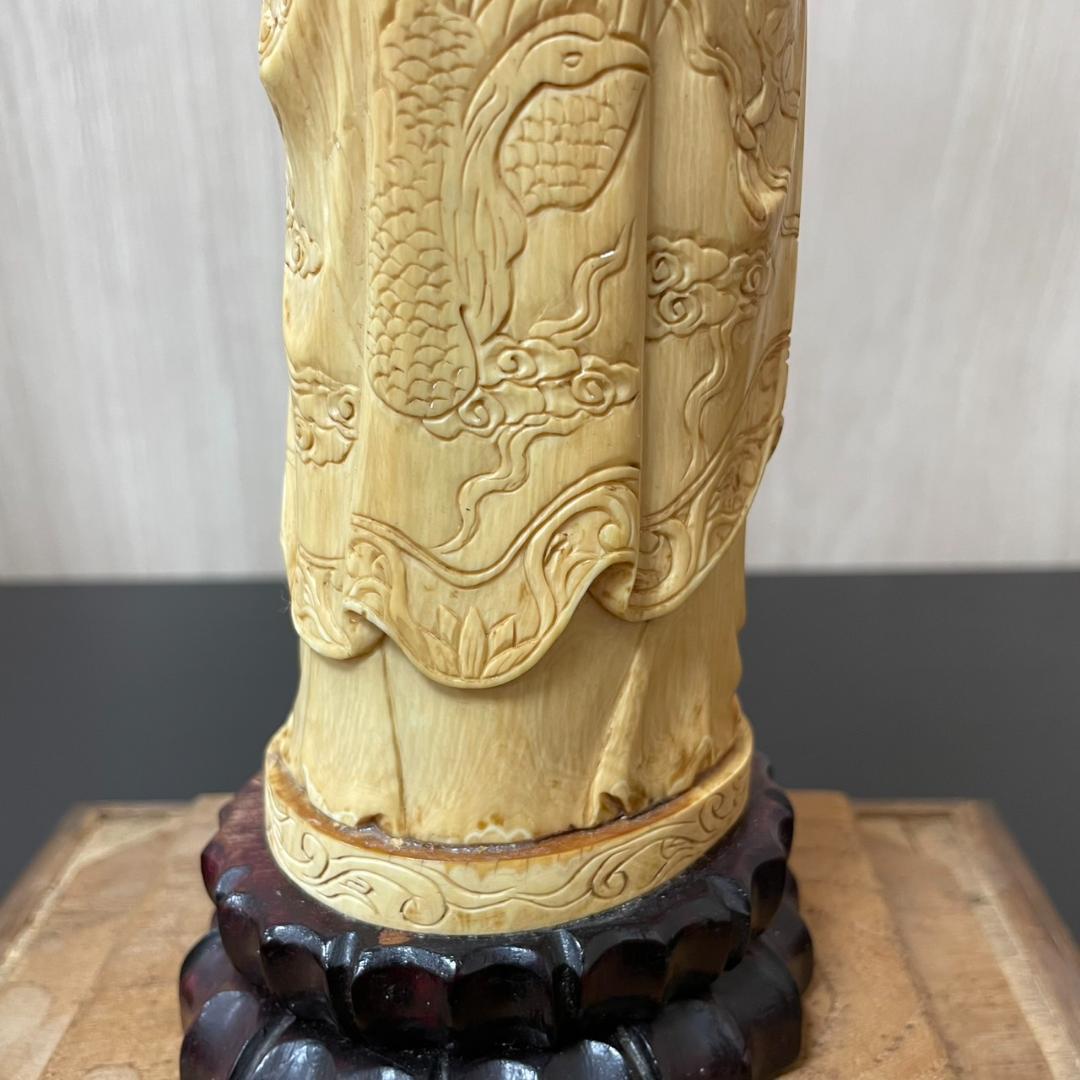 中国古美術 仏教美術 観音菩薩像 天然素材 白素材 ガラスケース付き