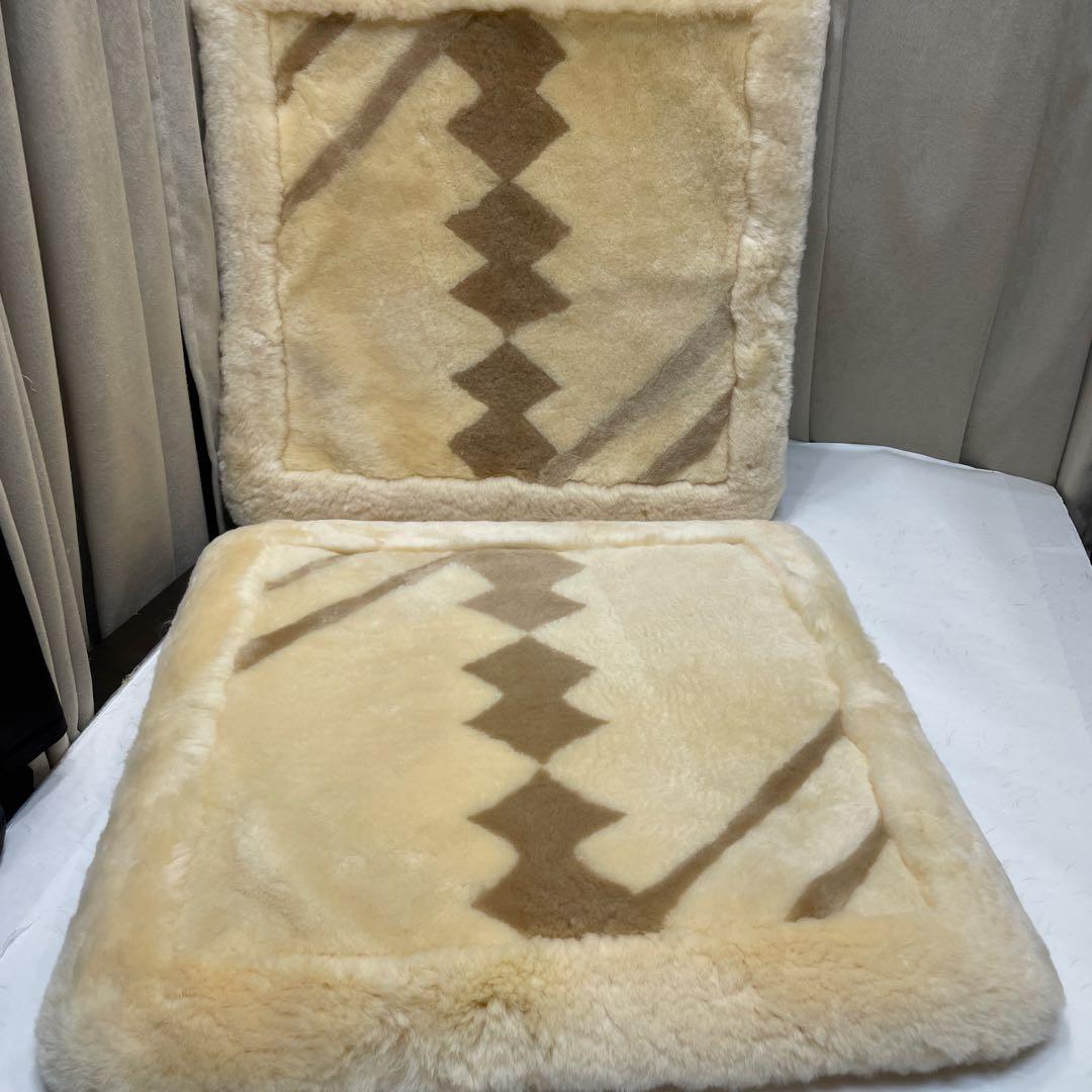 エクセルヒューマン　ムートン座布団２枚組