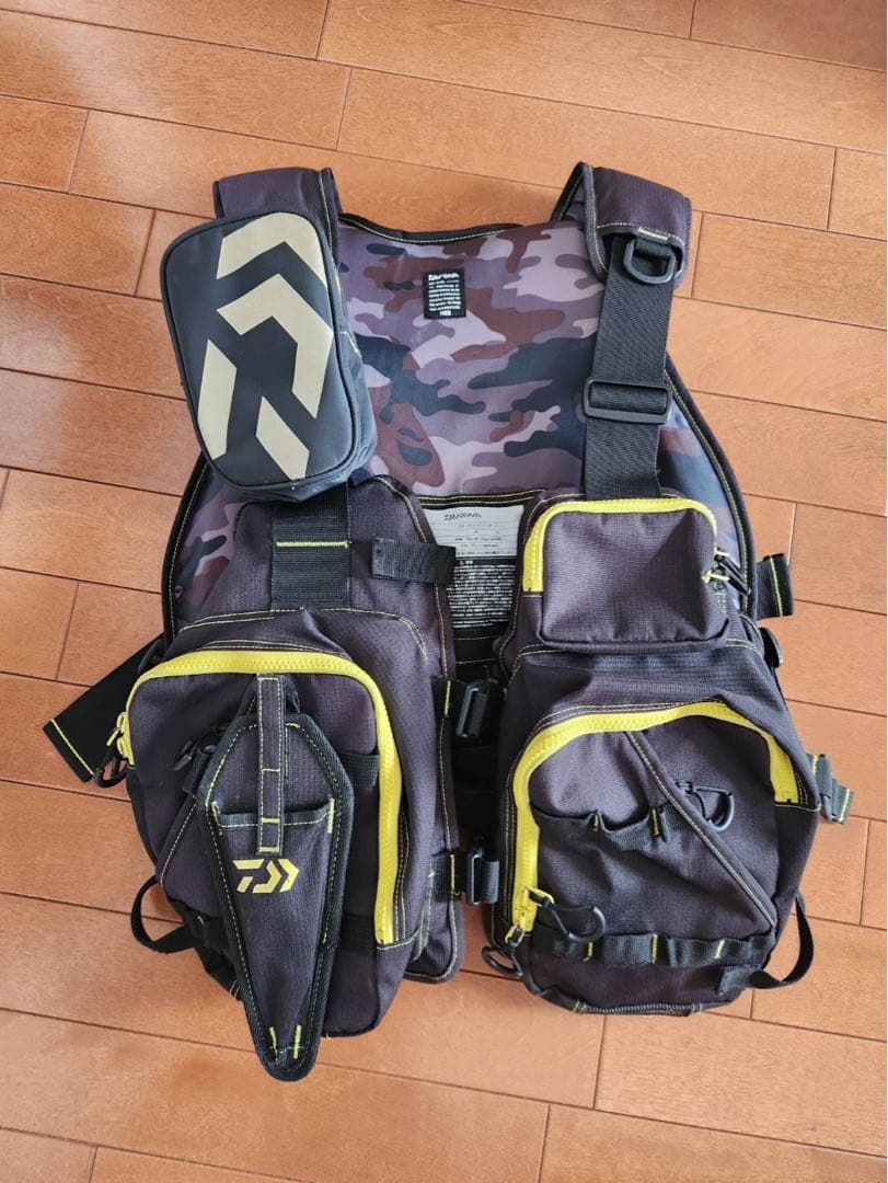 ダイワ ライフジャケット ブラック/カモフラージュ　DF-6206