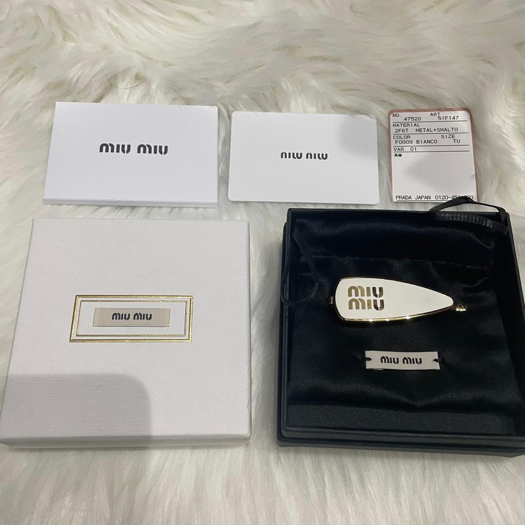 MIU MIU エナメルメタル ヘアクリップ