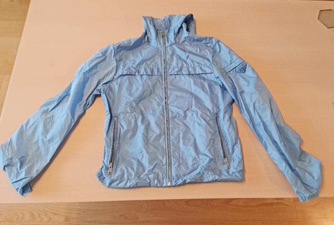 PRADA 水色 ウインドブレイカー M
