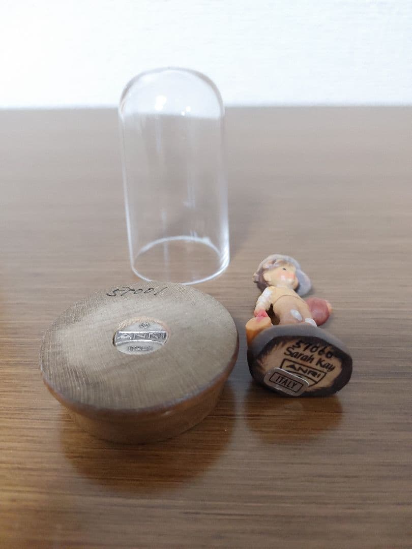 ANRI 木彫り人形 サラ・ケイ ミニチュア 2体セット 台座&ドーム付き