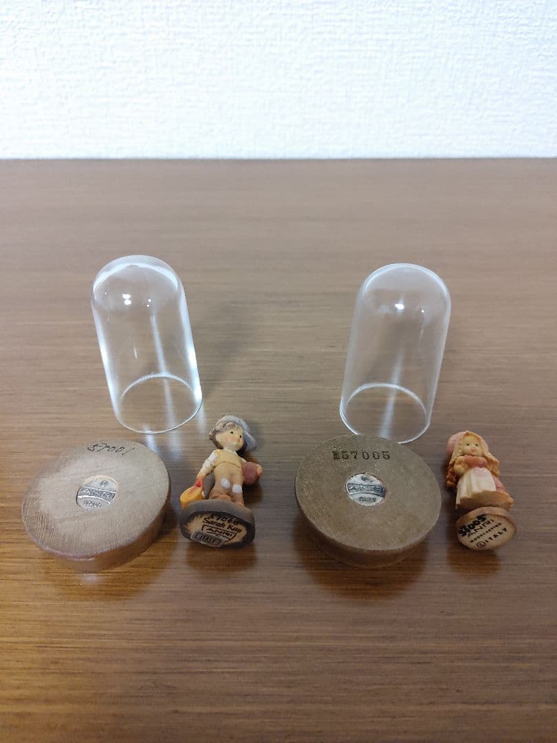 ANRI 木彫り人形 サラ・ケイ ミニチュア 2体セット 台座&ドーム付き