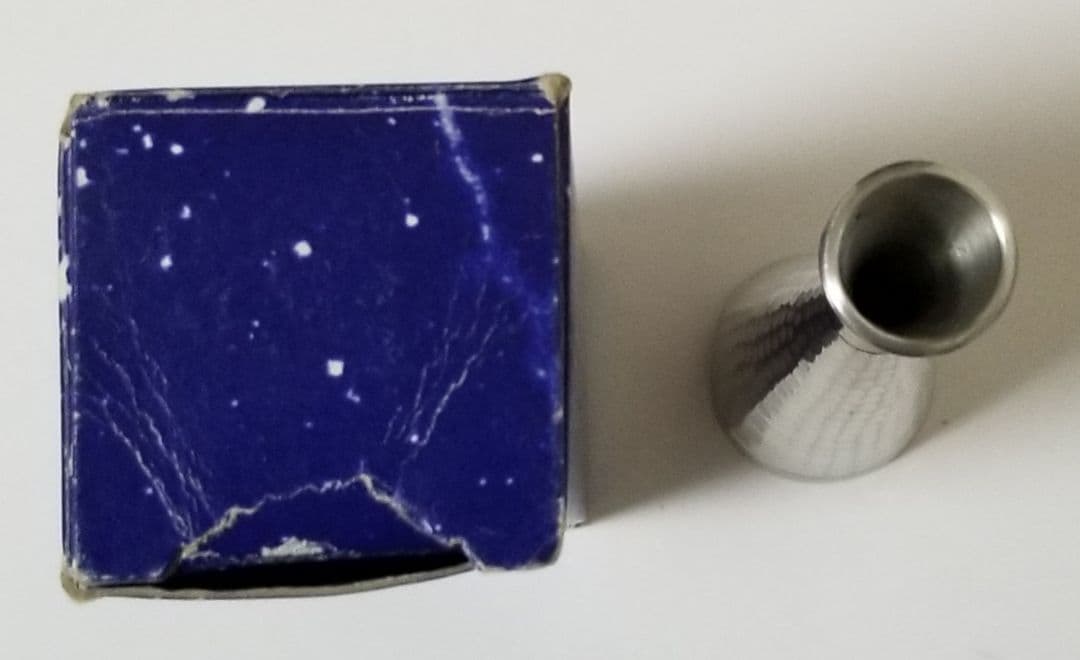 クアラルンプール　ロイヤルセランゴール　ピューター　一輪挿し