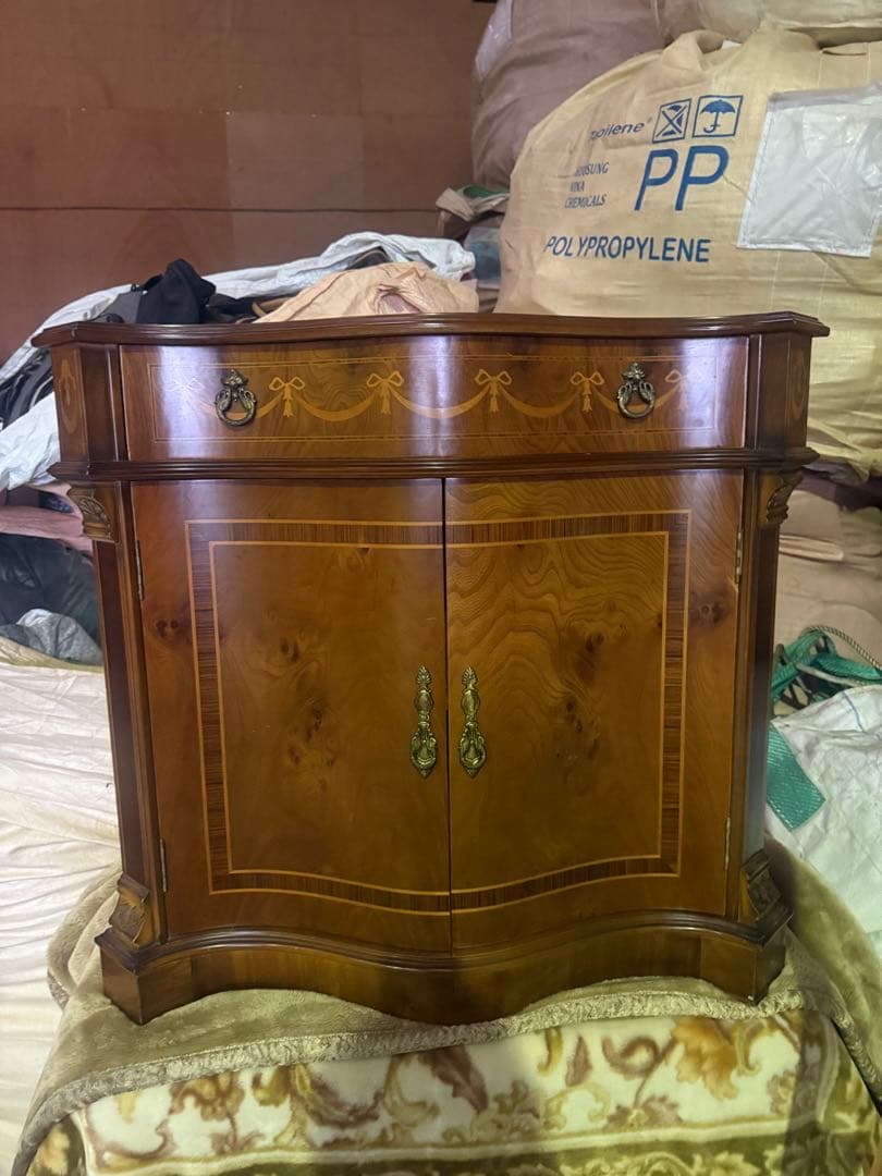 イタリア製 象嵌細工 クラシックな木製キャビネット　送料込み