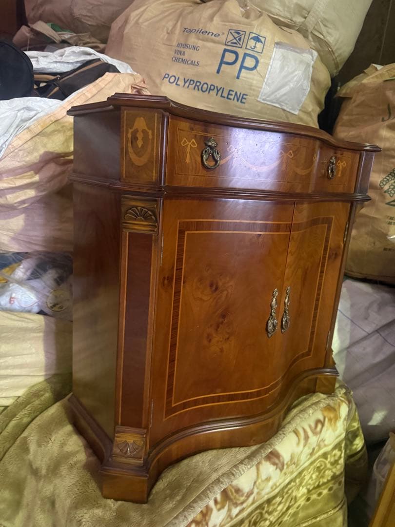 イタリア製 象嵌細工 クラシックな木製キャビネット　送料込み